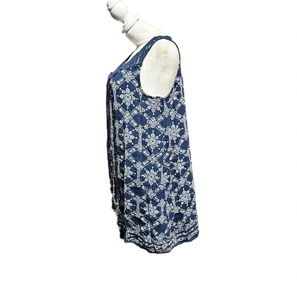 Xhilaration women's XXL blue and white sleeveless blouse - Picture 2 of 5